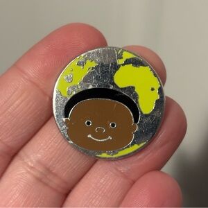 🌈 3 Pins for $20 - Disney - it’s a small world Hidden Mickey Pin